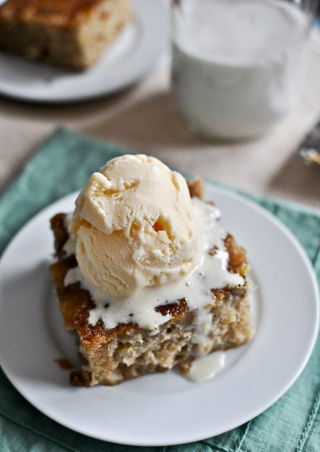 Upside Down Caramelized Banana Bread Skillet Cake I howsweeteats.com Upside Down Caramelized Banana Bread Skillet Cake I howsweeteats.com