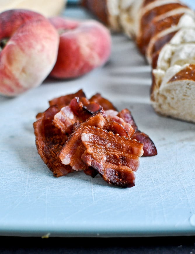 Peach, Bacon + Gouda Grilled Cheese Sliders on Pretzel Bread I howsweeteats.com Peach, Bacon + Gouda Grilled Cheese Sliders on Pretzel Bread I howsweeteats.com