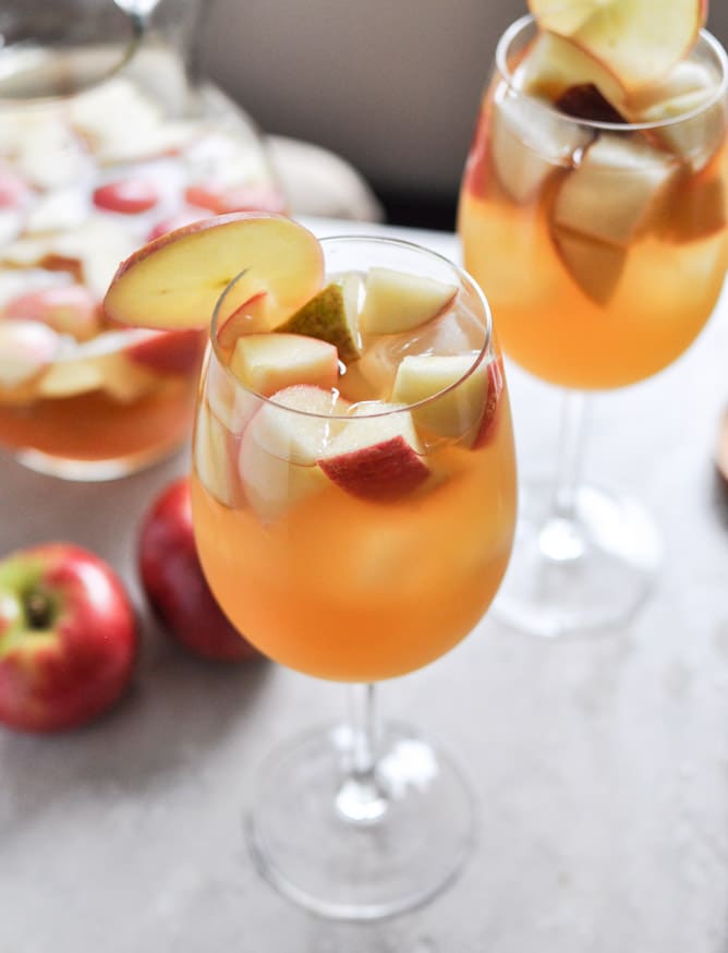 Apple Cider Sangria I howsweeteats.com Apple Cider Sangria I howsweeteats.com