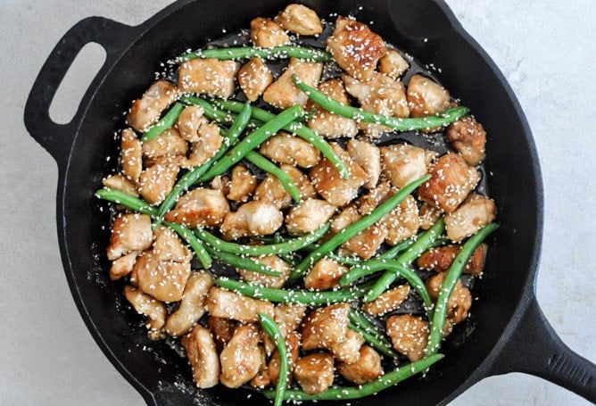 Simple Sesame Chicken Skillet I howsweeteats.com Simple Sesame Chicken Skillet I howsweeteats.com