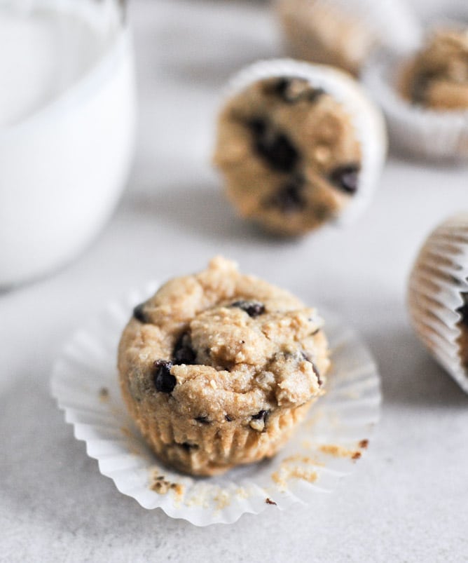 Mini Whole Wheat Chocolate Chip Muffins I howsweeteats.com