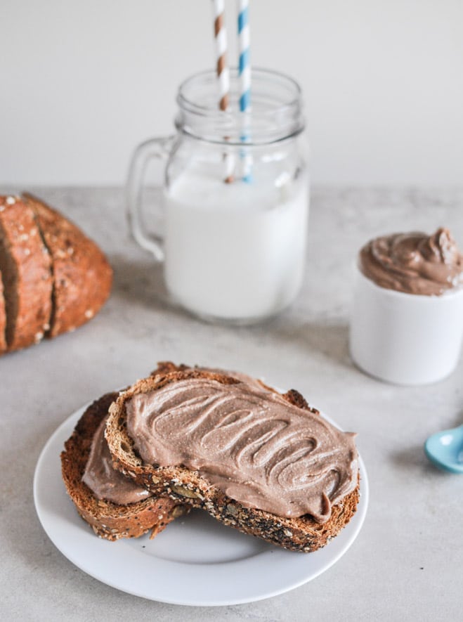 Homemade Milk Chocolate Cashew Butter I howsweeteats.com
