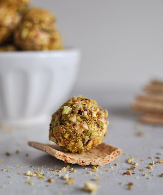 Roasted Red Pepper + Bacon Goat Cheese Truffles I howsweeteats.com Roasted Red Pepper + Bacon Goat Cheese Truffles I howsweeteats.com