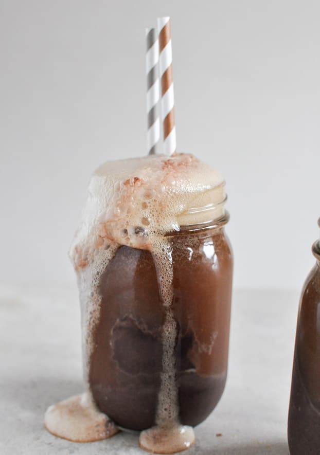 Chocolate Covered Raspberry Winter Ale Floats I howsweeteats.com Chocolate Covered Raspberry Winter Ale Floats I howsweeteats.com