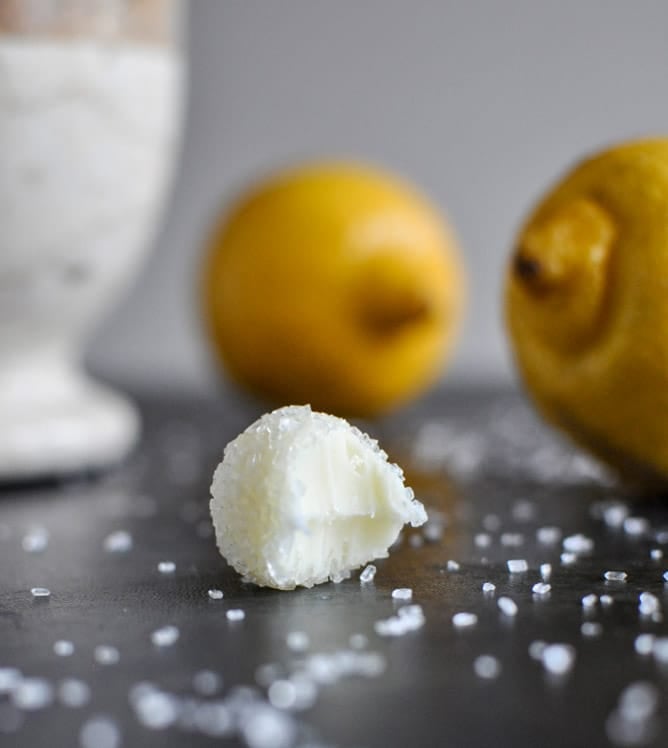 Sparkly White Chocolate Lemon Truffles I howsweeteats.com