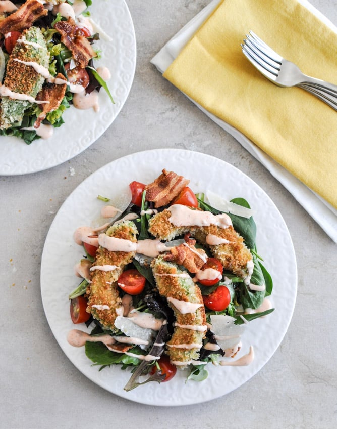 Crispy Avocado BLT Salad I howsweeteats.com Crispy Avocado BLT Salad I howsweeteats.com