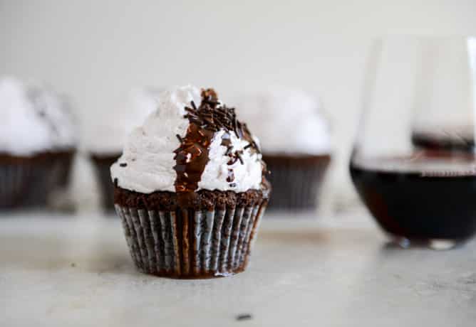 Dark Chocolate Fudge Merlot Cupcakes I howsweeteats.com Dark Chocolate Fudge Merlot Cupcakes I howsweeteats.com