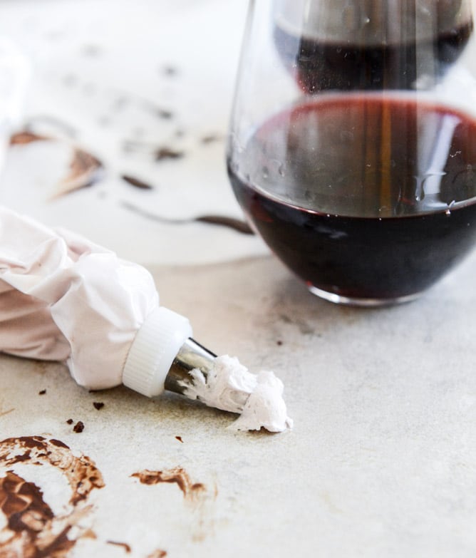 Dark Chocolate Fudge Merlot Cupcakes I howsweeteats.com Dark Chocolate Fudge Merlot Cupcakes I howsweeteats.com