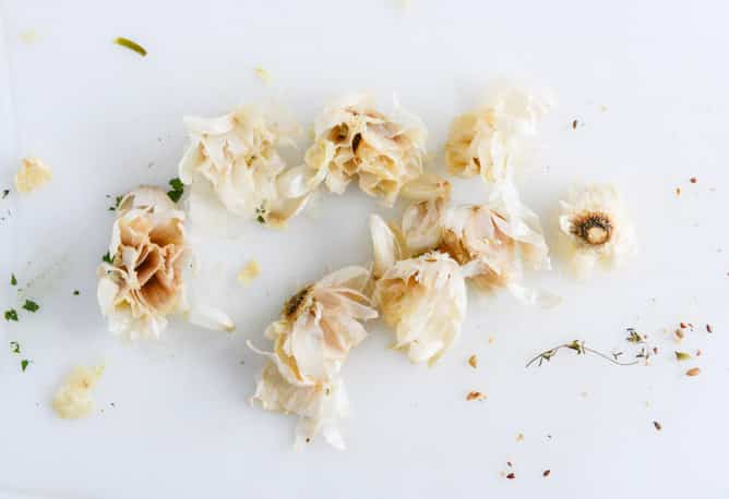 How To Make Roasted Garlic Oil I howsweeteats.com