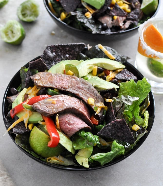 Tequila Lime Flank Steak Fajita Salad with Chile Lime Vinaigrette I howsweeteats.com