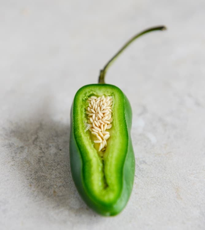 Chicken Enchilada Pizza I howsweeteats.com