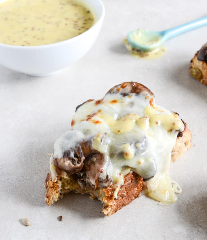 15 Minute Mushroom Melts with Mustard Aioli I howsweeteats.com