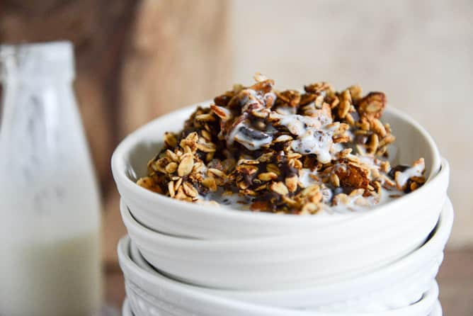 Crunchy Quinoa, Toasted Almond and Dark Chocolate Brown Butter Granola I howsweeteats.com