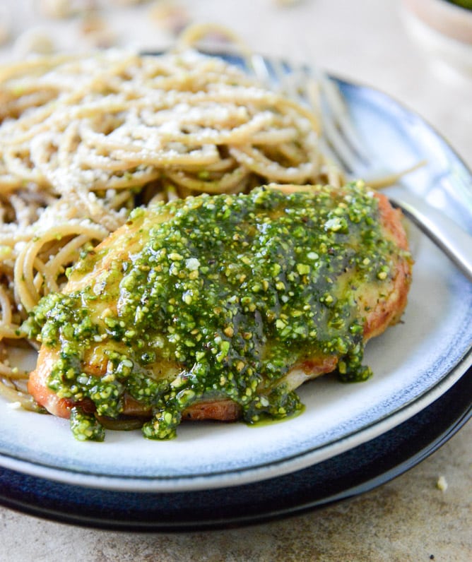 Pistachio Pesto Chicken with Whole Wheat Spaghetti I howsweeteats.com Pistachio Pesto Chicken with Whole Wheat Spaghetti I howsweeteats.com