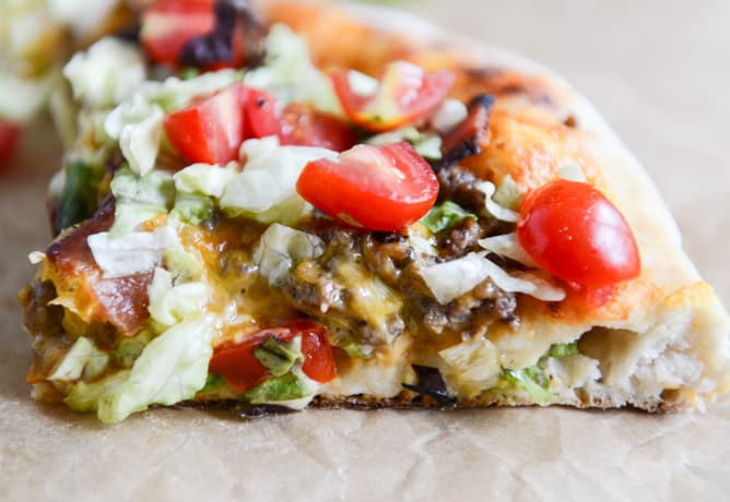 Bacon Cheeseburger Skillet Pizza I howsweeteats.com