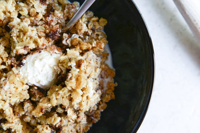 Dark Chocolate Chunk Cheesecake Baked Oatmeal I howsweeteats.com