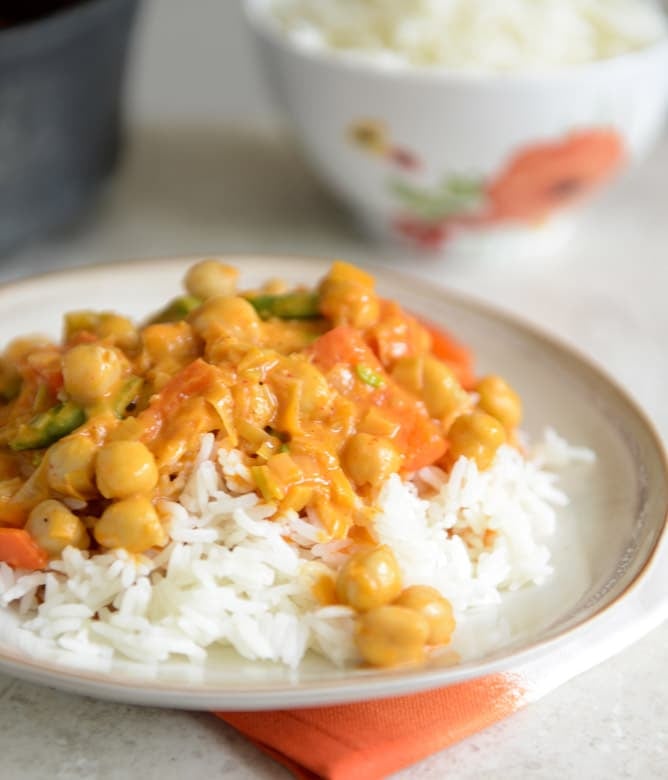 Easy Thai Chickpea Curry with Coconut Rice I howsweeteats.com Easy Thai Chickpea Curry with Coconut Rice I howsweeteats.com