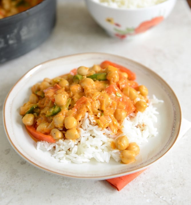 Easy Thai Chickpea Curry with Coconut Rice I howsweeteats.com Easy Thai Chickpea Curry with Coconut Rice I howsweeteats.com