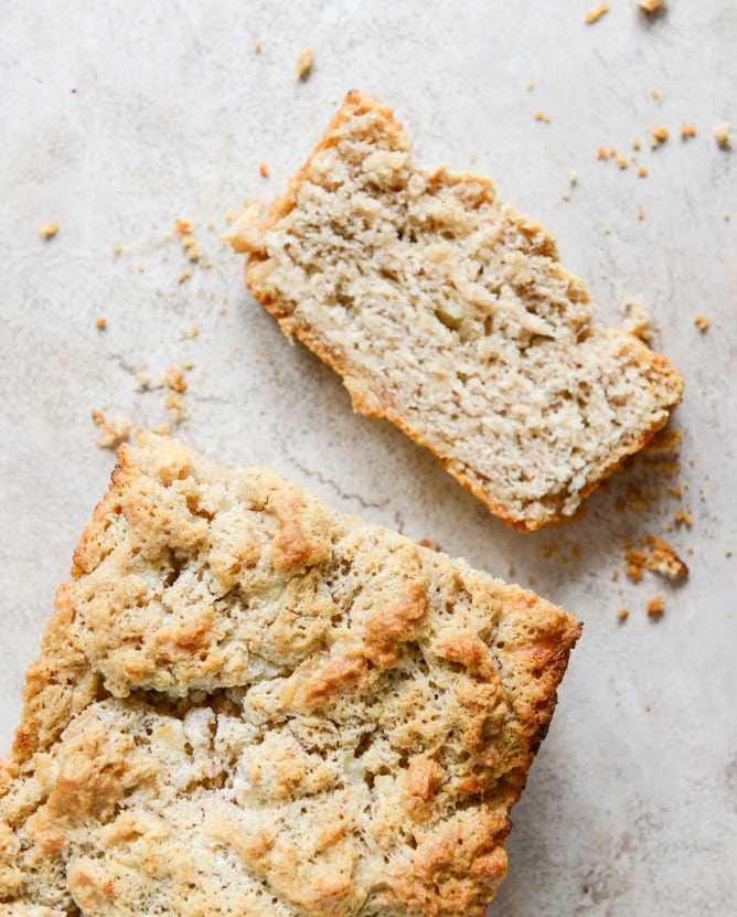 White Cheddar Beer Bread I howsweeteats.com White Cheddar Beer Bread I howsweeteats.com