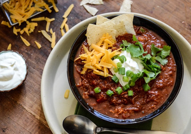 Crockpot Pulled Pork Chili I howsweeteats.com