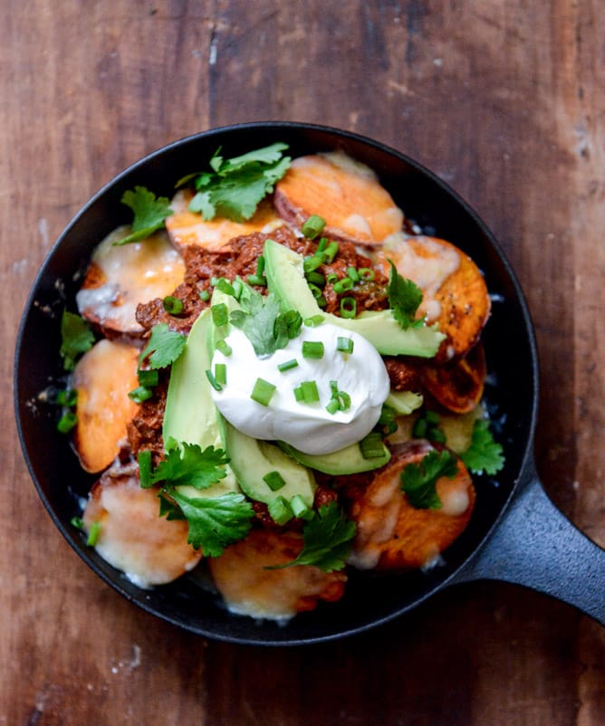 sweet potato chili cheese fries I howsweeteats.com