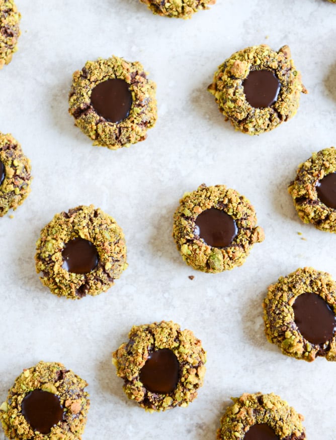 Chocolate Fudge Pistachio Thumbprints I howsweeteats.com