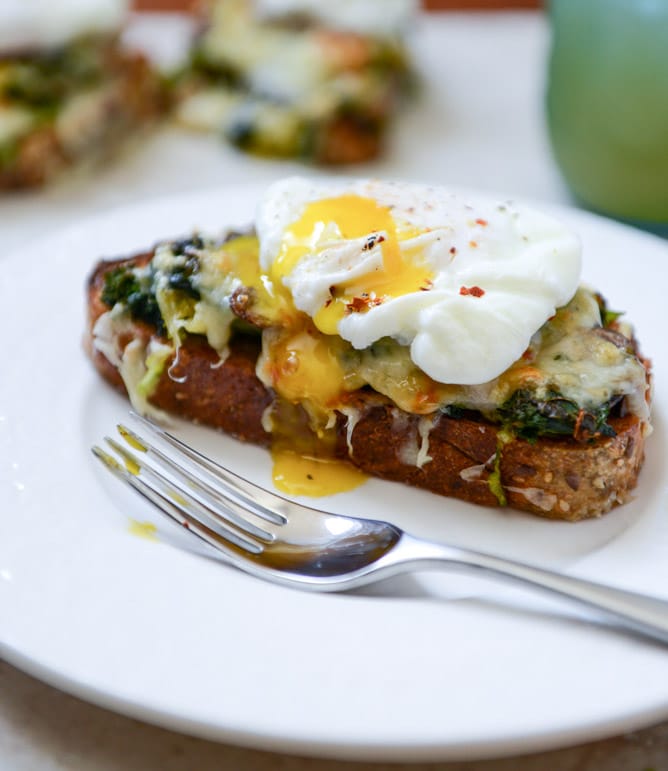Broiled Fontina Toasts with Roasted Garlic and Poached Eggs I howsweeteats.com Broiled Fontina Toasts with Roasted Garlic and Poached Eggs I howsweeteats.com