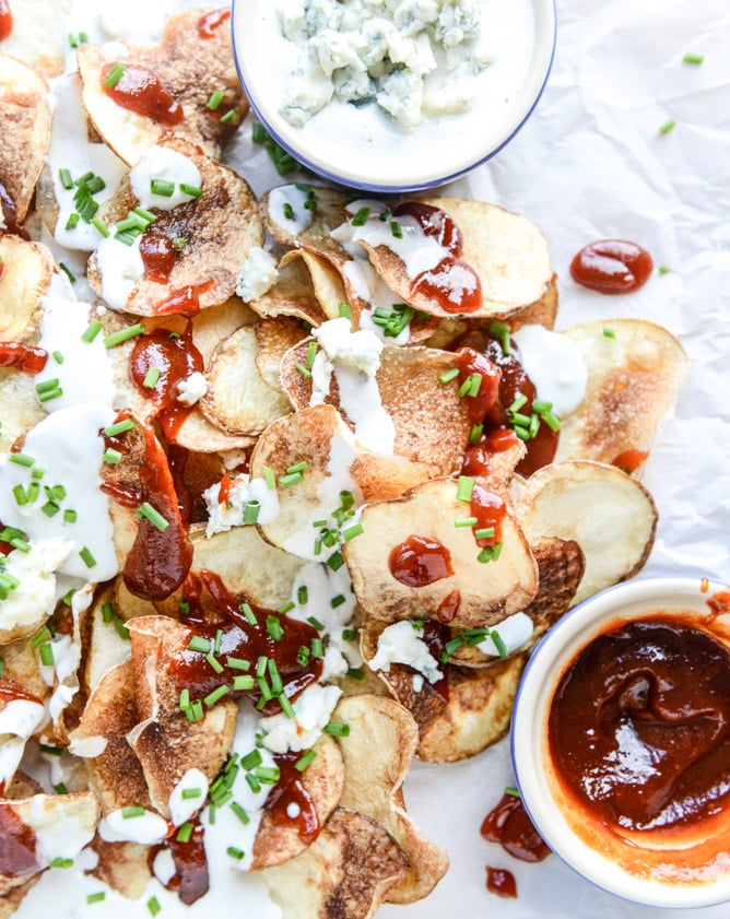 Homemade Potato Chips with Sriracha BBQ Sauce and Greek Yogurt Blue Cheese I howsweeteats.com