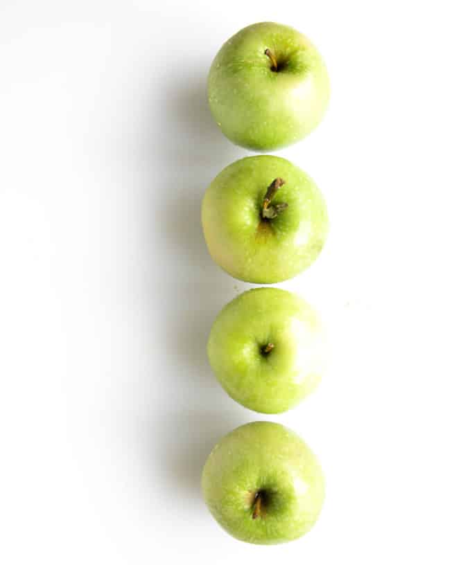 chocolate peanut butter fudge stuffed caramel apples I howsweeteats.com