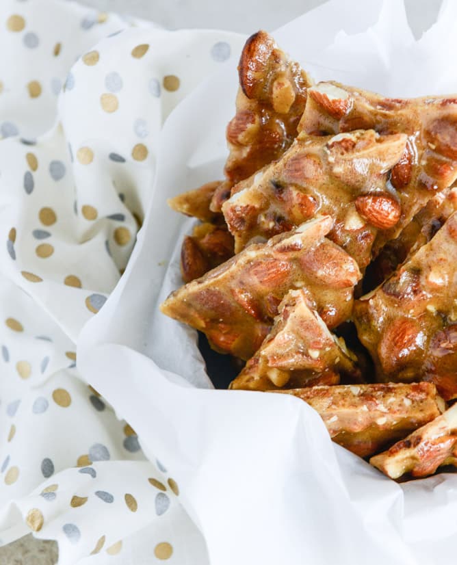 bacon almond brittle with vanilla beans I howsweeteats.com