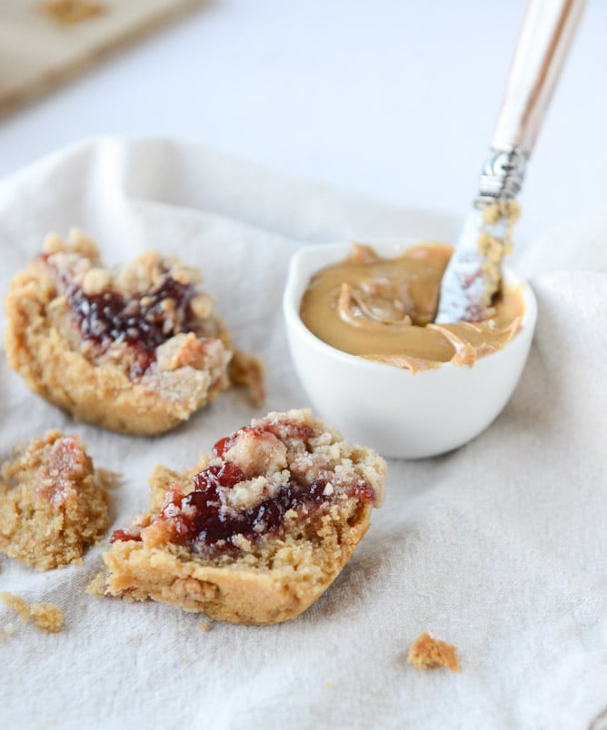 peanut butter and jelly crumb muffins I howsweeteats.com