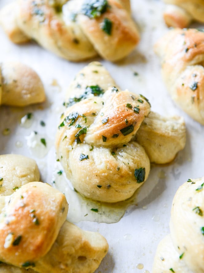 brown butter herb garlic knots I howsweeteats.com