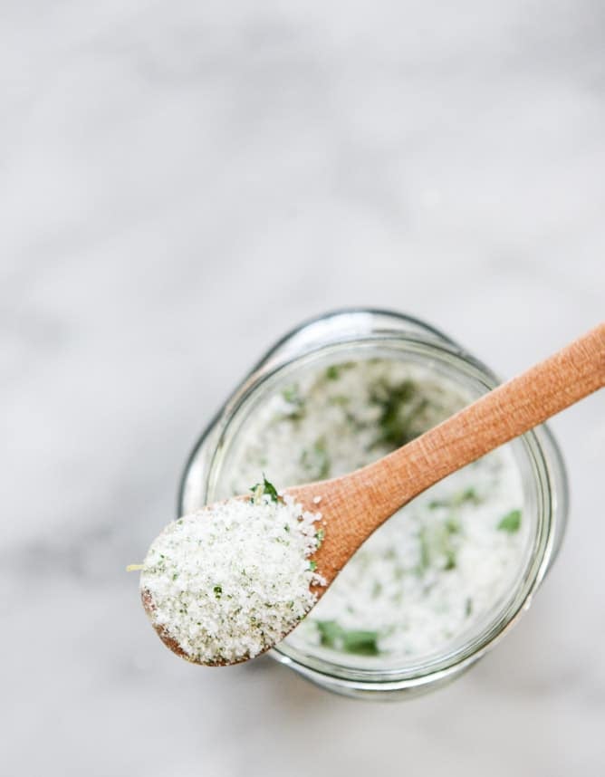 DIY garden herb salt I howsweeteats.com