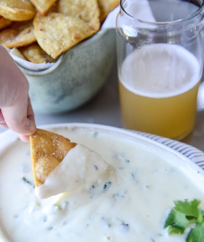 roasted green chile queso cheese dip I howsweeteats.com