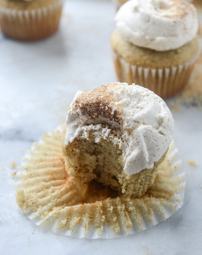 chai cupcakes with brown butter chai icing and crunchy sugar sprinkle I howsweeteats.com