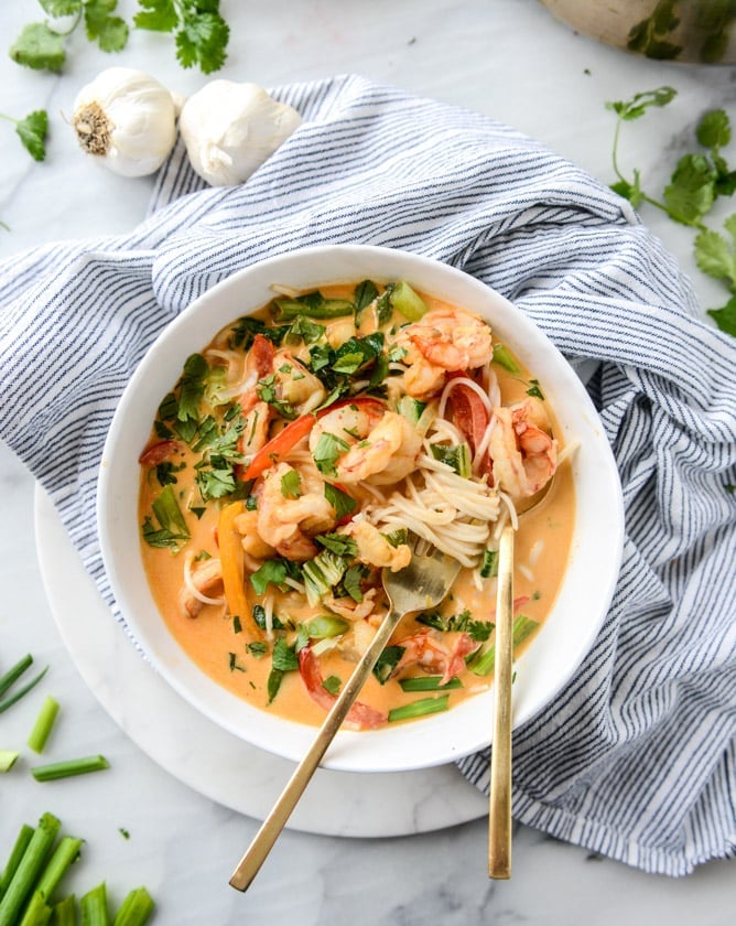 thai coconut curry shrimp noodle bowls I howsweeteats.com