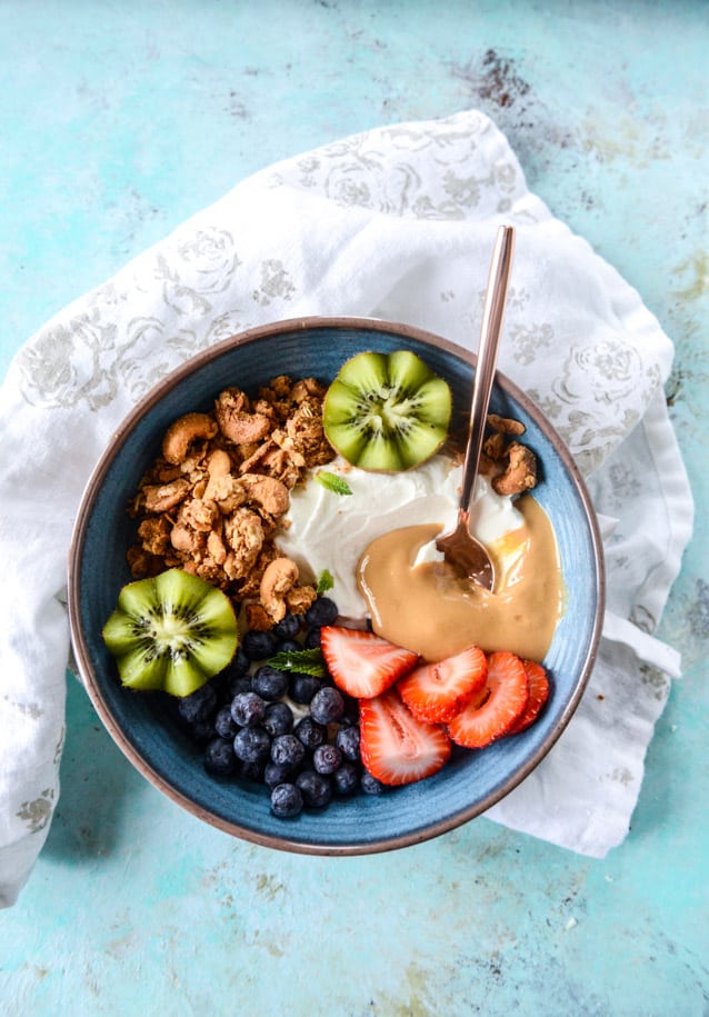 cashew butter granola I howsweeteats.com