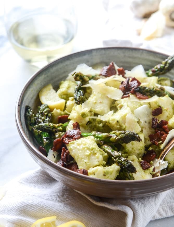 homemade ricotta gnocchi with asparagus pesto I howsweeteats.com