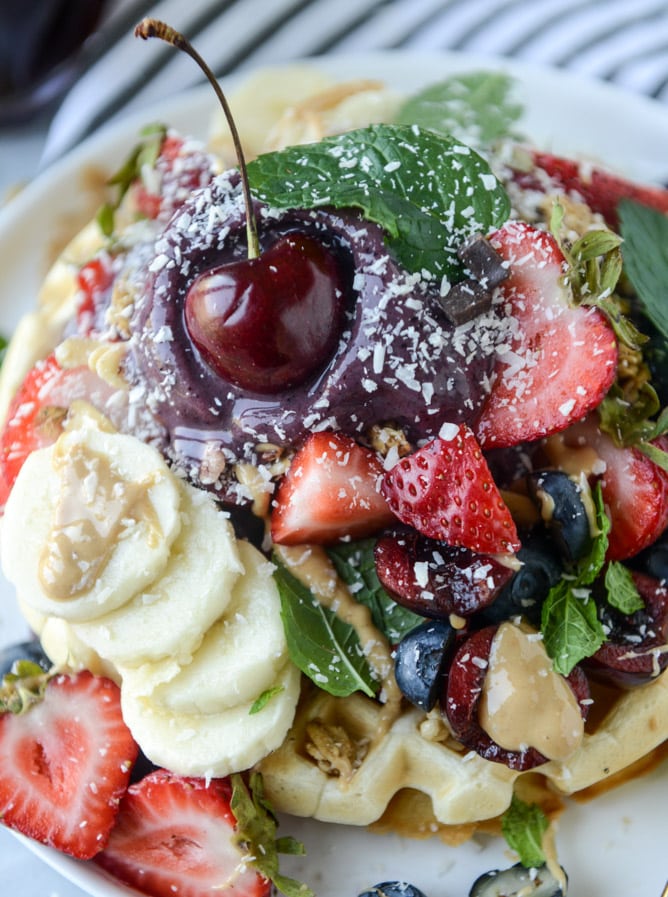 acai waffle sundae I howsweeteats.com