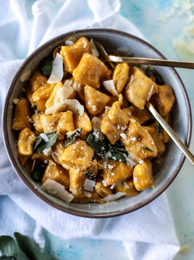 pumpkin ricotta gnocchi with vanilla brown butter I howsweeteats.com