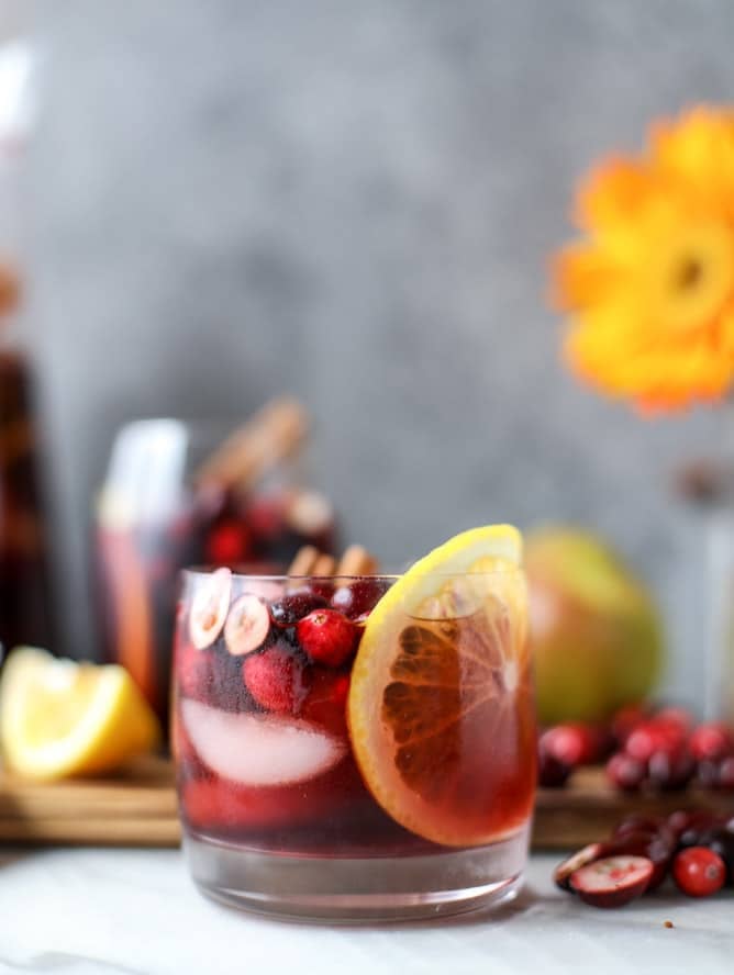 cranberry chai sangria I howsweeteats.com 