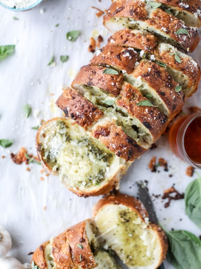 cheesy stuffed pesto garlic bread I howsweeteats.com