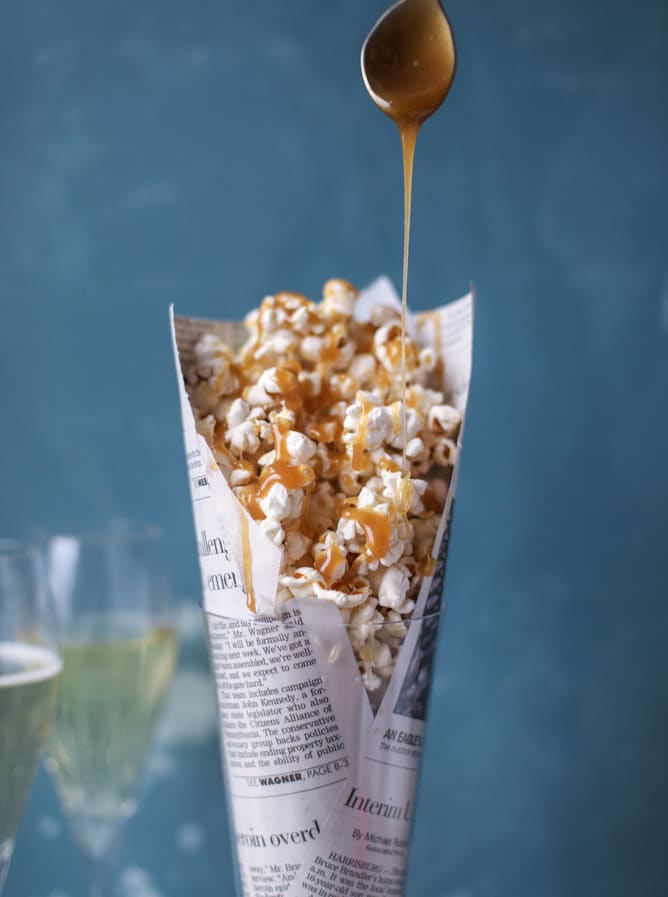 champagne caramel popcorn & bacon truffle parmesan popcorn recipe I howsweeteats.com 
