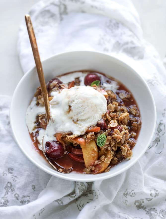 cherry peach crisp with oatmeal cookie crumble I howsweeteats.com
