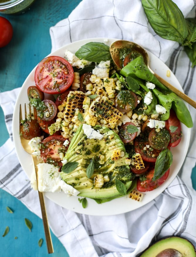 grilled corn, tomato & avocado salad with chimichurri I howsweeteats.com