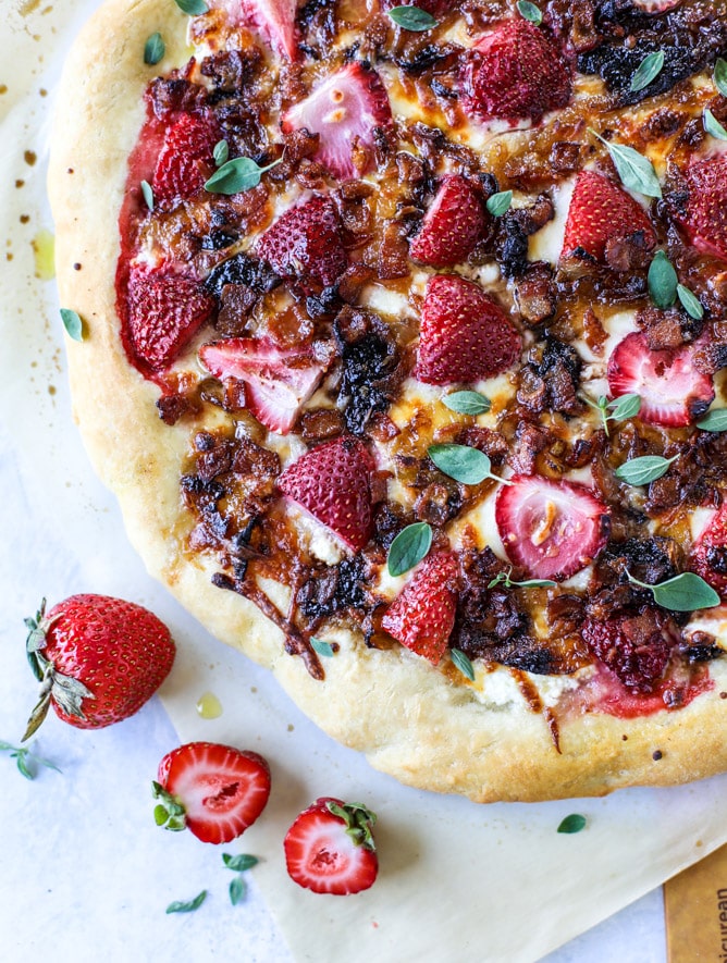 strawberry pizza I howsweeteats.com