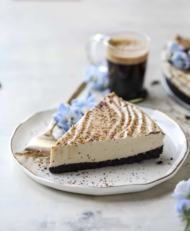 no bake greek yogurt cheesecake I howsweeteats.com