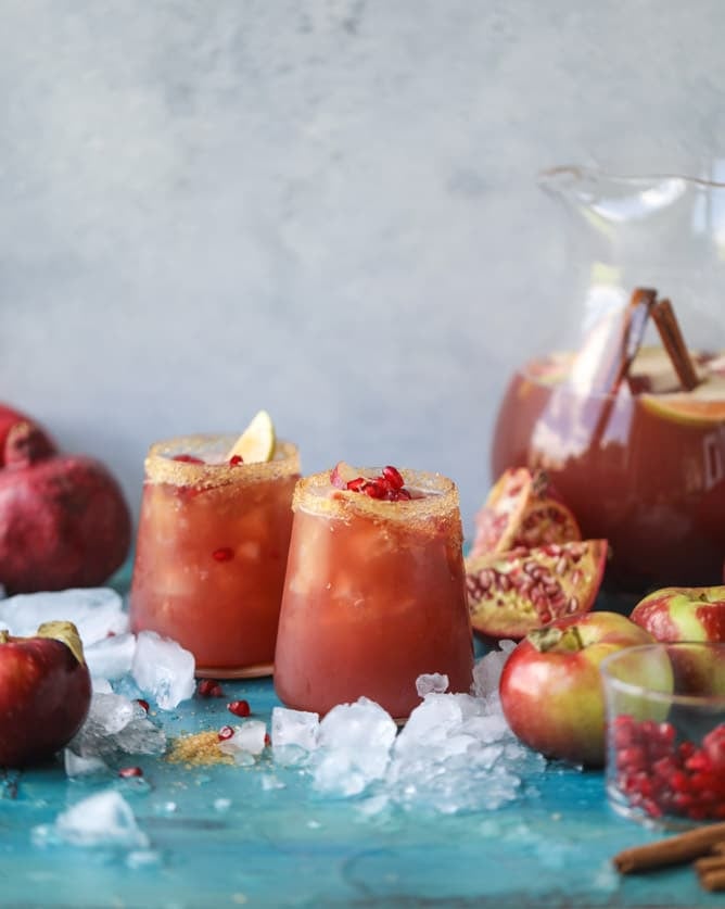 sparkling pomegranate cider punch I howsweeteats.com