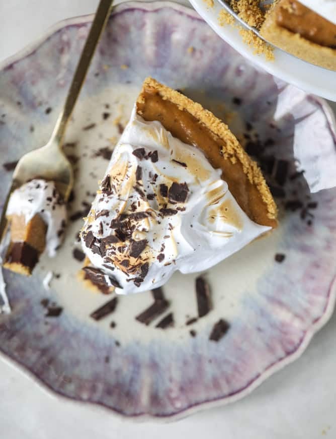 chocolate pumpkin pie with marshmallow I howsweeteats.com #thanksgiving #pumpkin #pie