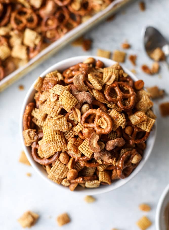 chipotle caramel chex mix recipe I howsweeteats.com #chexmix #snackmix #holidays #christmas